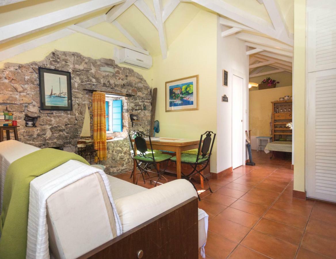 Vacation House Sara&Noa Maslinica Extérieur photo